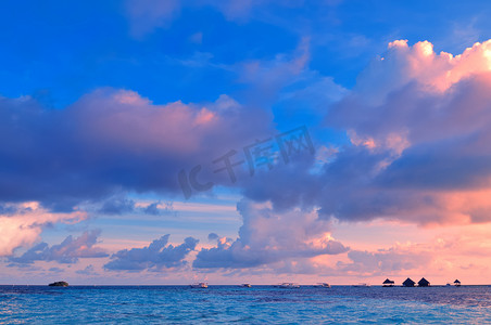 稀疏摄影照片_在马尔代夫热带早晨海景