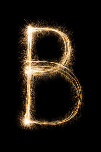 英语活动背景摄影照片_在黑色背景上的烟火字母表中的字母的英文字母 B。.