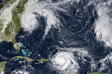 飓风玛丽亚和何塞。这幅图像由美国国家航空航天局提供的元素