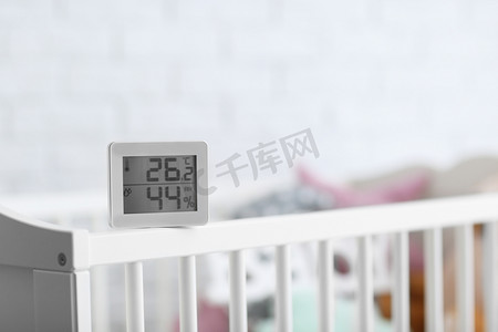 数字温度和湿度控制在床上 