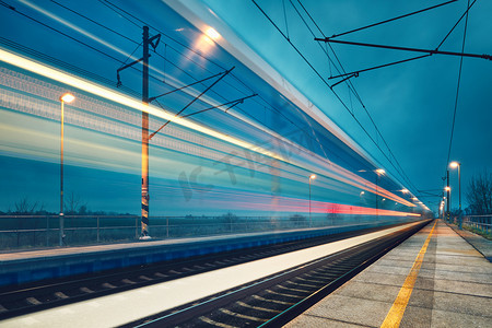 passenger摄影照片_Light trail of the train 