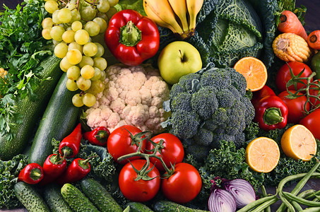 组成与各种原料的有机蔬菜和水果