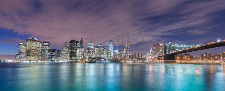 纽约夜景摄影照片_曼哈顿和布鲁克林桥的夜景