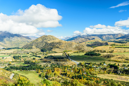 顶视图的箭镇，新西兰在秋天