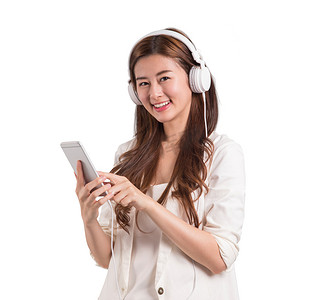 亚洲女人用手机听音乐.