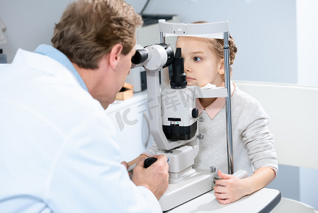 临床cro摄影照片_青春期儿童眼科检查视力的临床研究