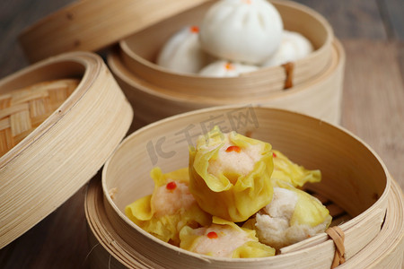 吃馒头摄影照片_中国蒸饺子和包子