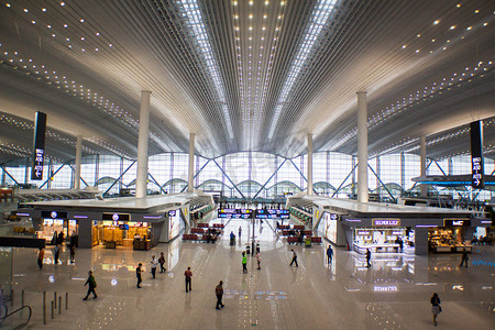 2018年4月26日, 中国南方广东省广州市白云国际机场2号航站楼的内部景观