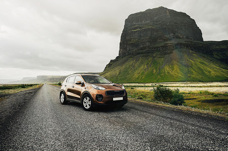 car摄影照片_SUV car. Travel concept with big 4x4 sport and modern car in mountains. Iceland. Beautiful landscape in Iceland.