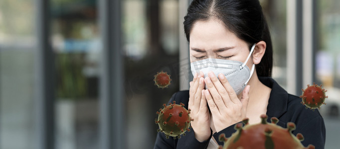 病毒蔓延摄影照片_亚洲女人的横幅是带着健康口罩的咳嗽保护日冕病毒。2019-20年的Coronavirus病（英语：2019-20 Coronavirus disease 2019，简称COVID-19）是一场持续的Coronavirus病爆发，已蔓延到全世界