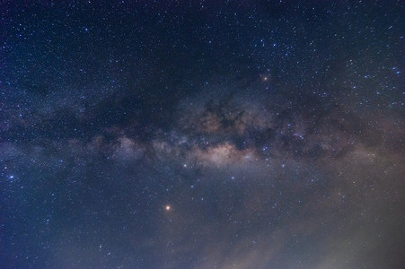 银河银河与恒星和空间尘埃在宇宙中, 长时间曝光.