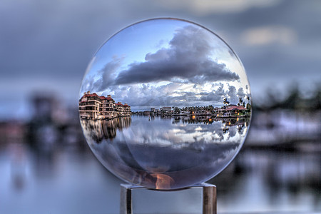 滨水摄影照片_在纳威尼斯湾的水道的日出水晶球视图
