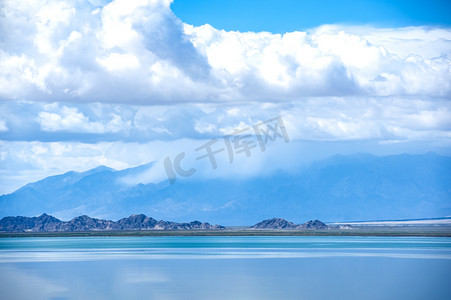 2018年8月12日, 中国西南青海省海西蒙古族和藏族自治州小柴达木盐湖景观, 当地也被称为柴达木地区.