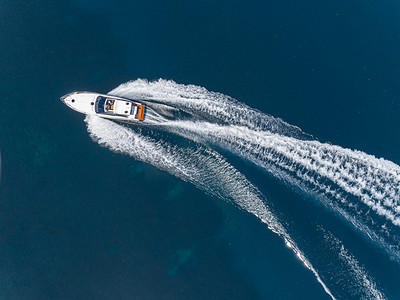 expensive摄影照片_motor boat in navigation aerial view
