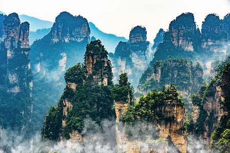 丝绸之路画框摄影照片_中国张家界的阿凡达山