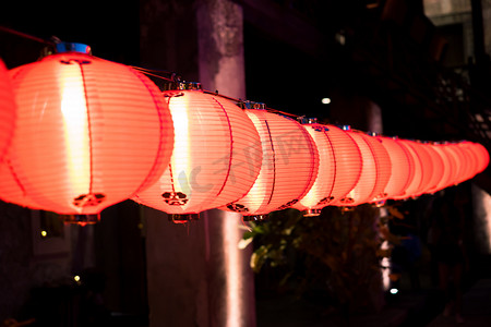 神社矢量摄影照片_中国的灯是红色的。中国文化是用来装饰的家或神社。新年庆典期间.