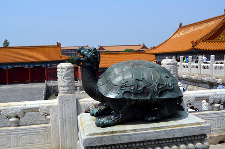 长北京摄影照片_青铜龟在帝王宫殿矗立着权力和长时间生活在中国北京的紫禁城