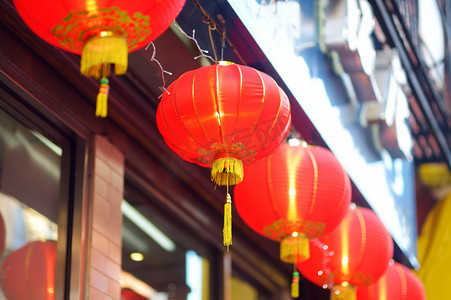美丽的红色中国灯笼和装饰在唐人街, 纽约市