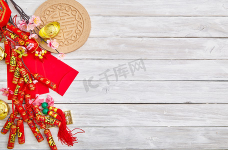 春节幸运摄影照片_2019年春节或农历新年装饰在白色木制背景。文本空间图像。字符