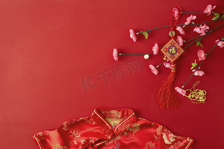 健康好运摄影照片_装饰设计中国新的一年2019红色背景。祝福文本意味着快乐, 健康和财富。祝中国新年好运。平躺