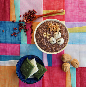 rice摄影照片_Korean food Red bean porridge and Rice cake