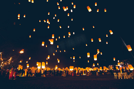 洛伊克拉通节,泰国新年晚会与浮动灯笼