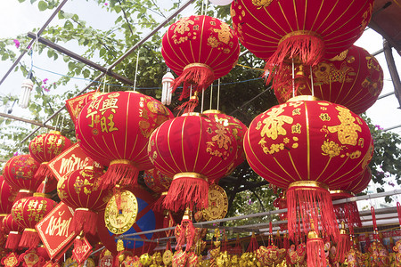 vietnam摄影照片_NA Trang, Vietnam - 12.15.19: Chinese traditional red paper Lanns.亚洲农历新年的象征装饰.