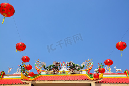 龙像中国风格的屋顶装饰