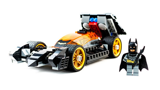 12月25摄影照片_克罗地亚萨格勒布-2015 年 12 月 25 日 ︰ 乐高玩具蝙蝠侠的蝙蝠车。工作室拍摄白色背景上.
