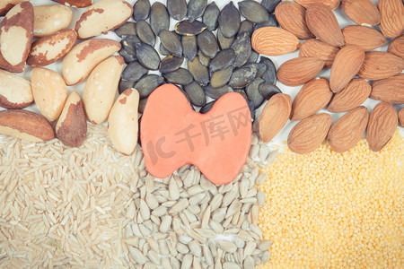 最佳营养成分或产品，用于健康甲状腺。食物作为天然维生素和矿物质的来源