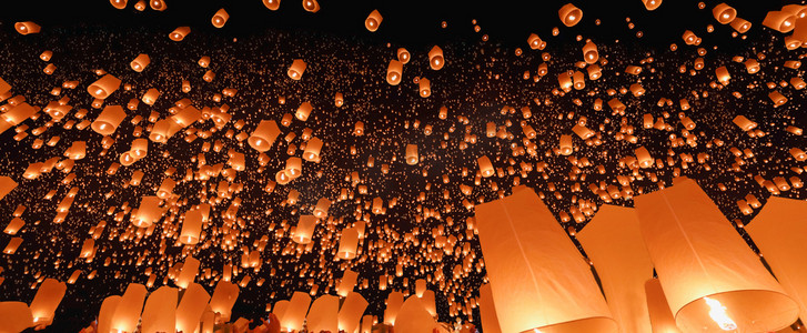 节日灯笼摄影照片_泰国清迈的天空灯笼 . 