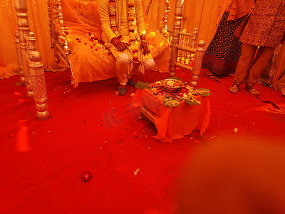 传统的婚礼仪式印度美丽的文化或哈迪仪式装饰的姜黄盘子