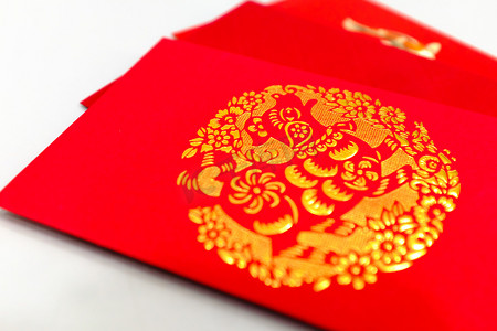 中国新年红包摄影照片_中国狗新年红包展示白色背景