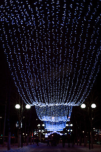 冬季照明灯在戈梅尔, 白俄罗斯在夜间