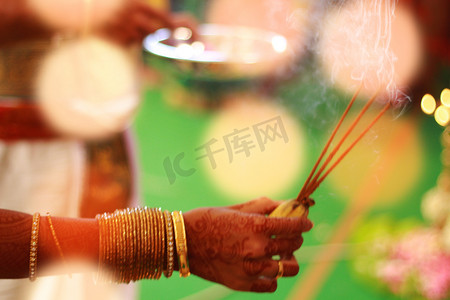 印度印度婚礼仪式在寺庙里