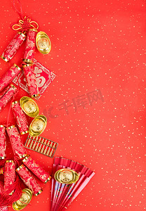 中国新年装饰品--金锭、爆竹、橙子、金币、黄金算盘、书法翻译：新年吉祥