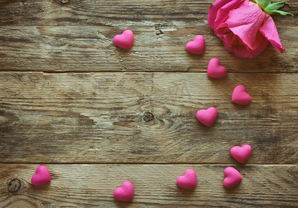 一枝玫瑰玫瑰摄影照片_情人节那天，粉红玫瑰一枝，许多心 