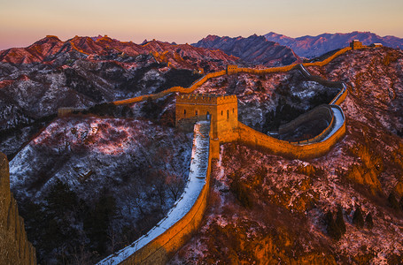 2016年11月22日, 中国北方河北省承德市兰平县雪中的金山岭长城景观