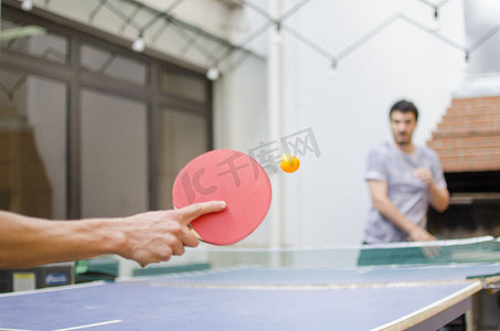 乒乓球运动摄影照片_运动员手打乒乓球的特写