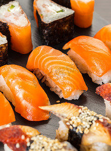 日本料理, 寿司设置在木制背景