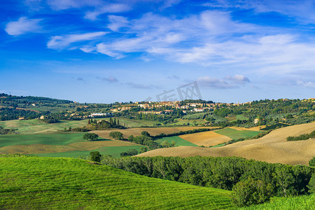 宅基地转让合同摄影照片_Tuscany，Val d'Orcia山上的农舍和景观，意大利