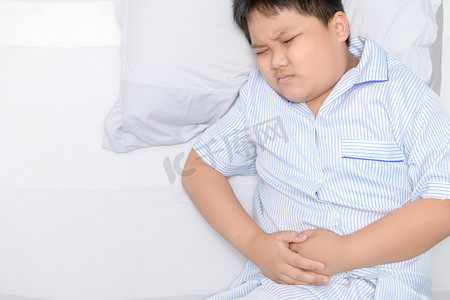 亚洲的肥胖儿童患胃痛