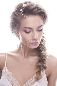 face摄影照片_Beautiful girl in image of bride with wreath of flowers on her hair. Beauty face