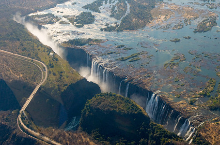 帷幕摄影照片_维多利亚瀑布是世界上水的大帷幕.