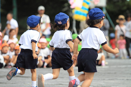 争分夺秒摄影照片_日本幼儿园的体育节
