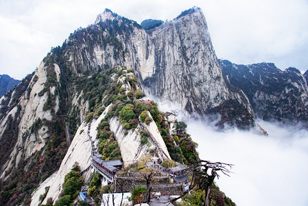林间小路水墨摄影照片_华山。中国最高的五座圣山, 被称为 