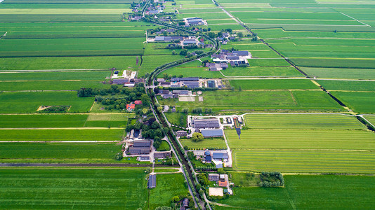 荷兰语摄影照片_在荷兰 Snelrewaard 哈姆雷特的鸟瞰图