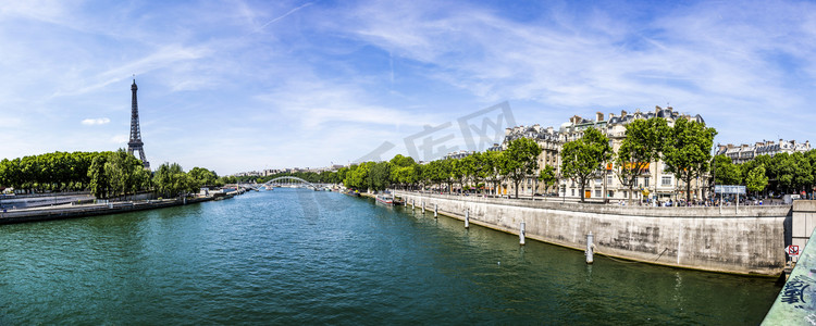 巴黎埃菲尔铁塔-塞纳河和住宅区在视野