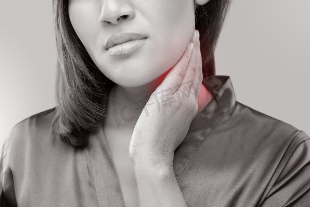 脖子|脖子有肿块是淋巴癌吗？这6大症状需警惕，早发现能救你一命 盗汗|淋巴瘤|淋巴结肿大
