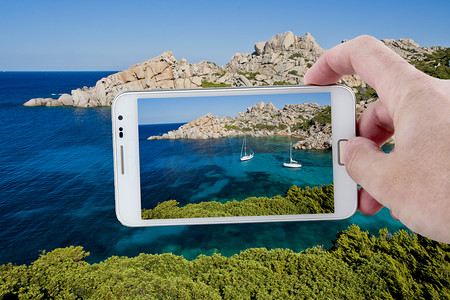 撒丁岛摄影照片_随着智能手机在撒丁岛拍照